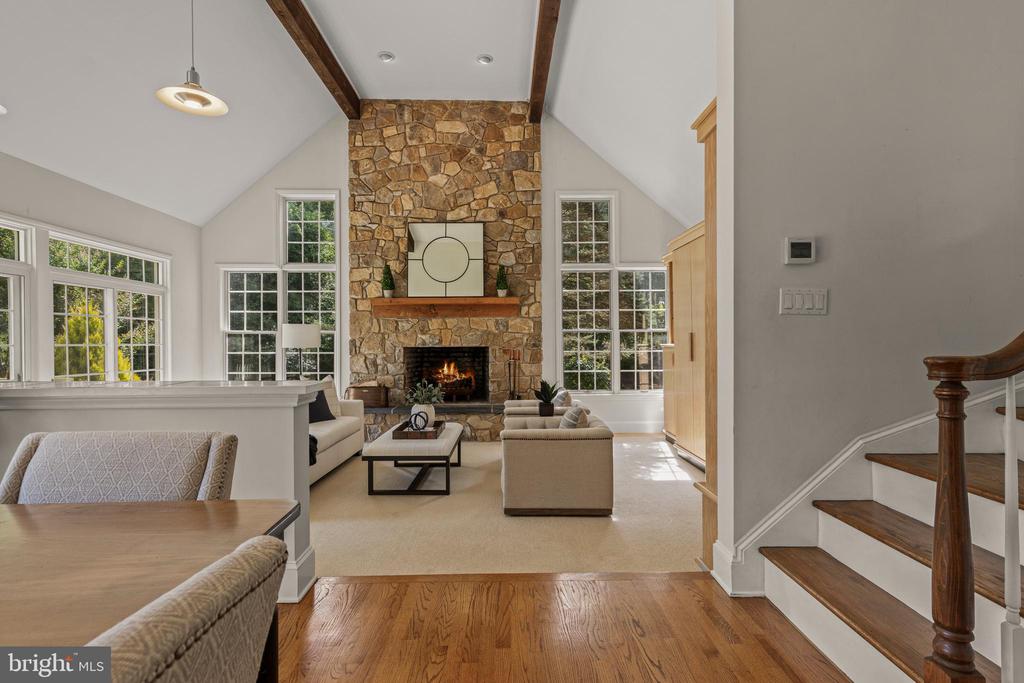1285 FARM ROAD