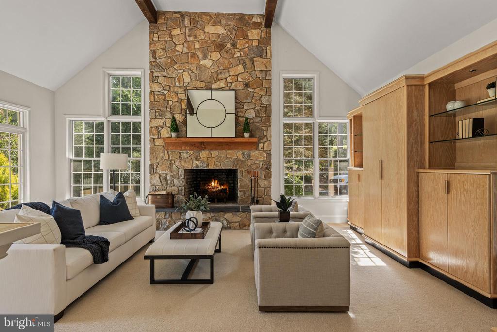 1285 FARM ROAD