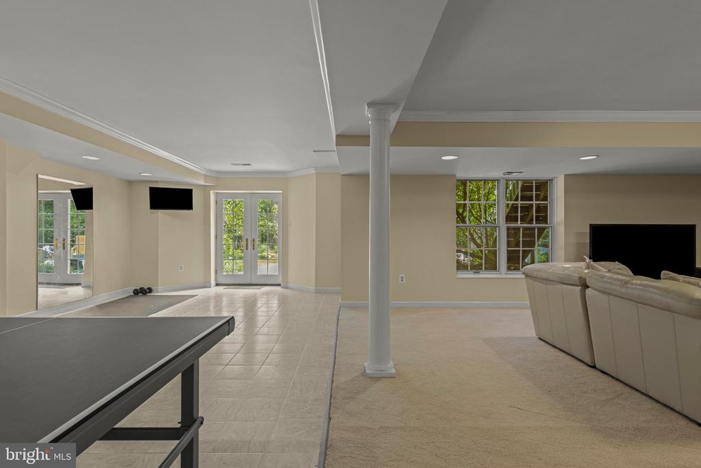 1285 FARM ROAD