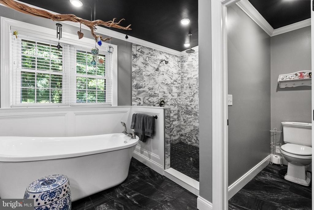 110 DIAMOND ROCK ROAD