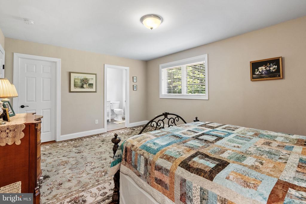 110 DIAMOND ROCK ROAD