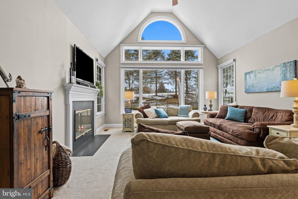 825 BAINBRIDGE DRIVE