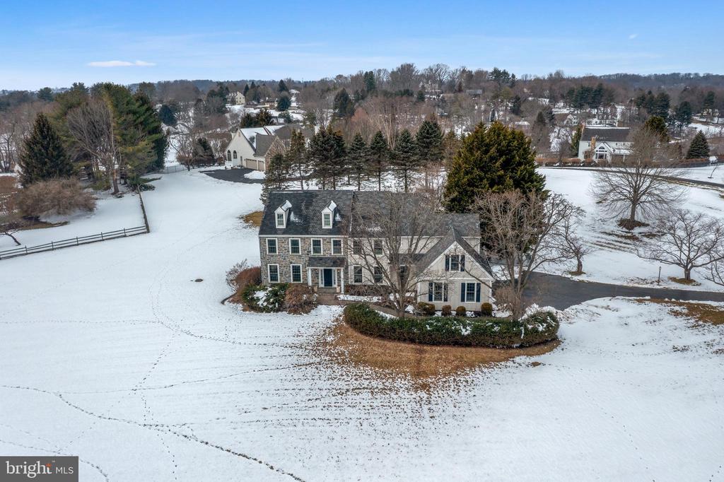 825 BAINBRIDGE DRIVE