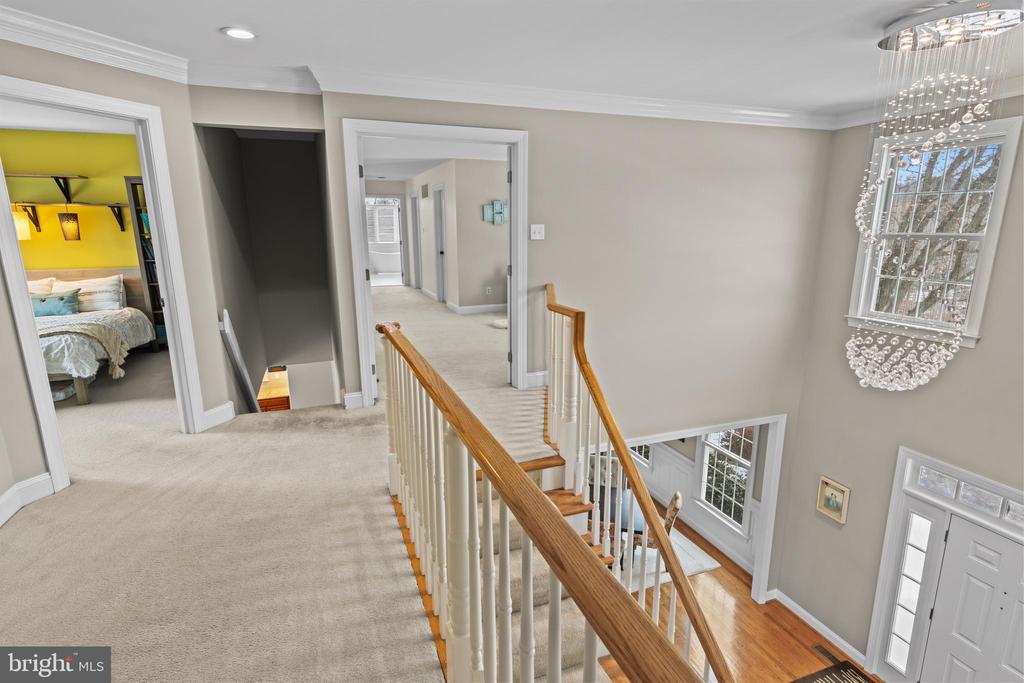 825 BAINBRIDGE DRIVE