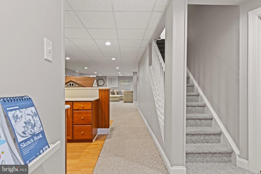 825 BAINBRIDGE DRIVE