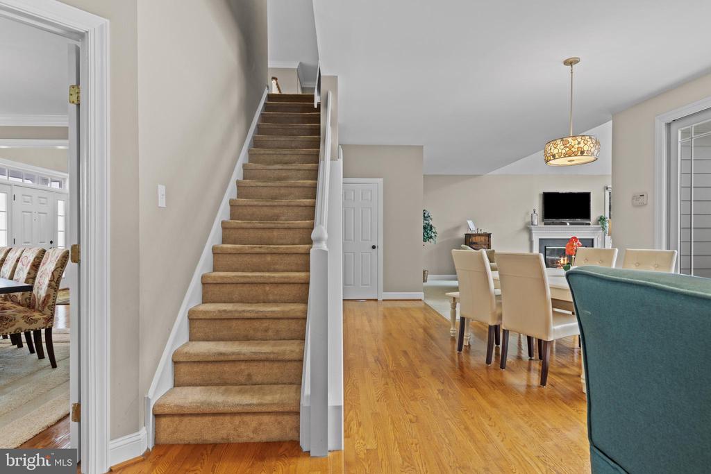 825 BAINBRIDGE DRIVE