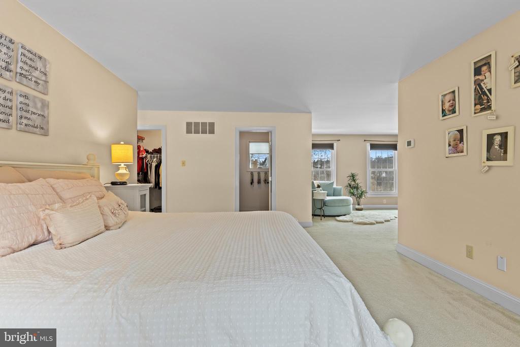 825 BAINBRIDGE DRIVE