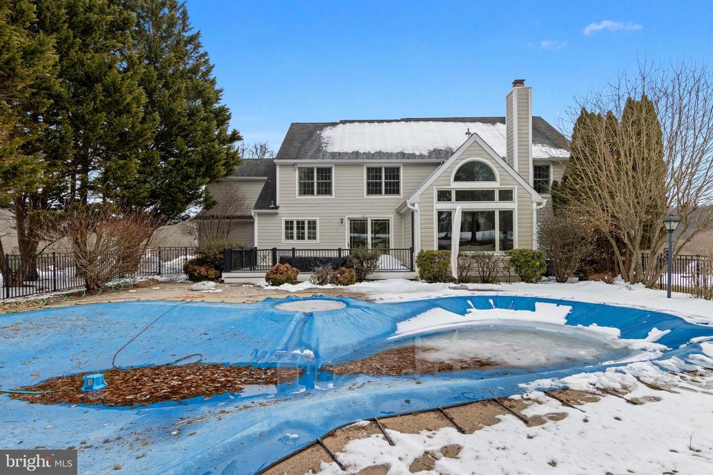 825 BAINBRIDGE DRIVE
