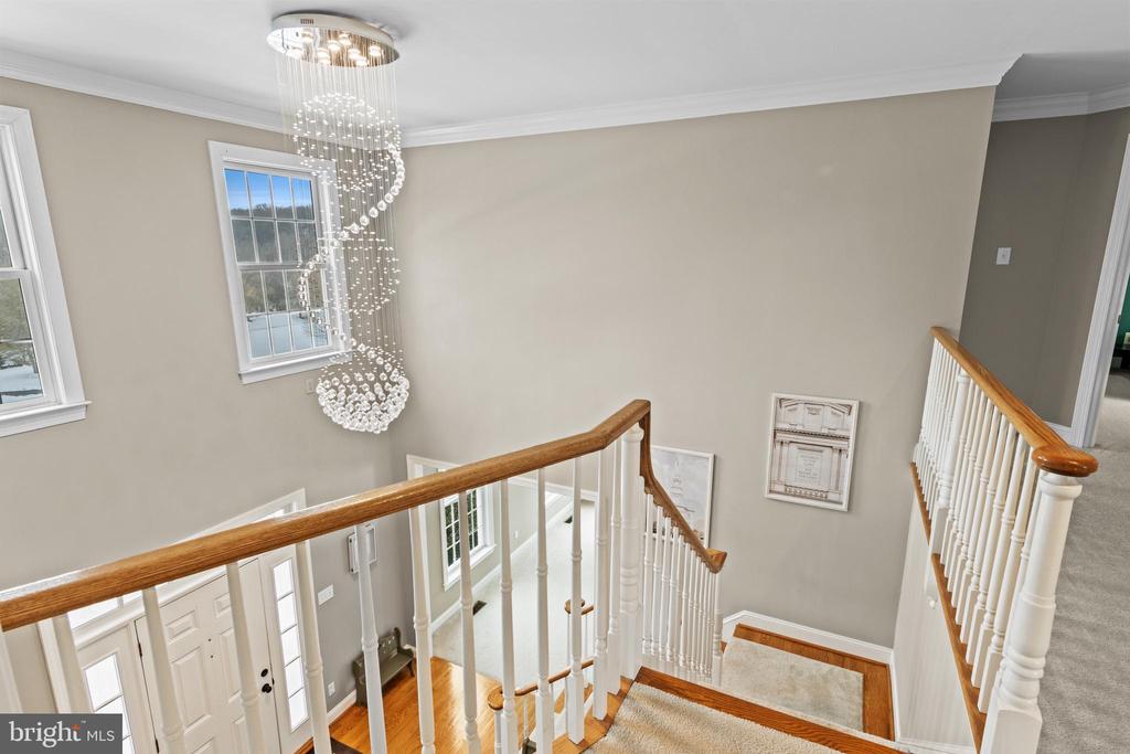 825 BAINBRIDGE DRIVE