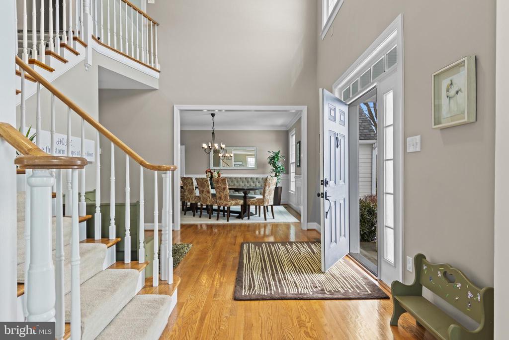 825 BAINBRIDGE DRIVE