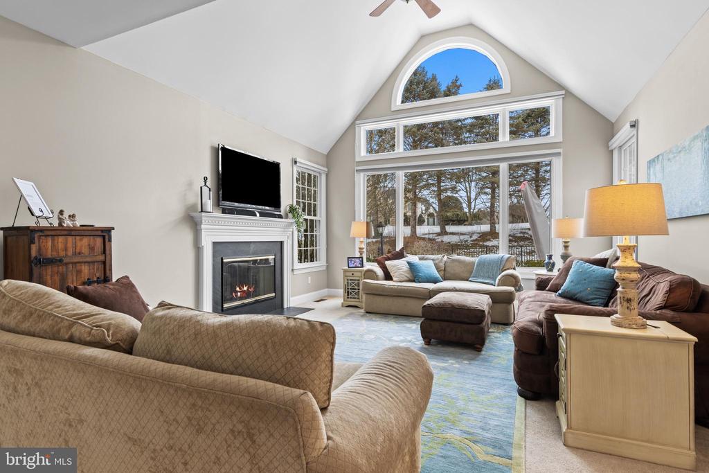 825 BAINBRIDGE DRIVE