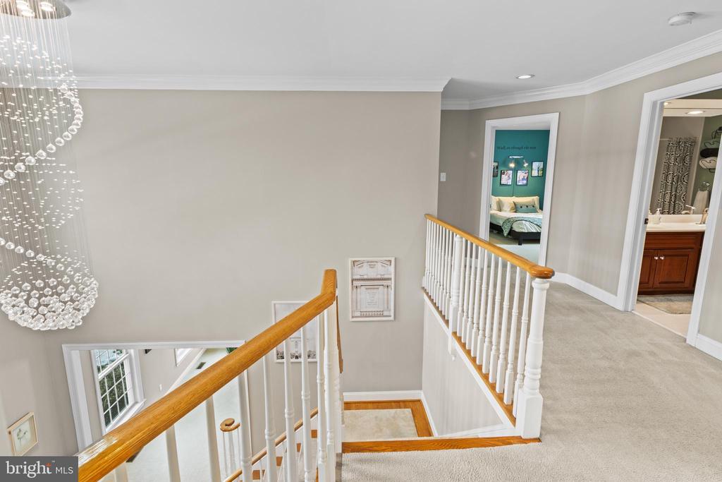 825 BAINBRIDGE DRIVE