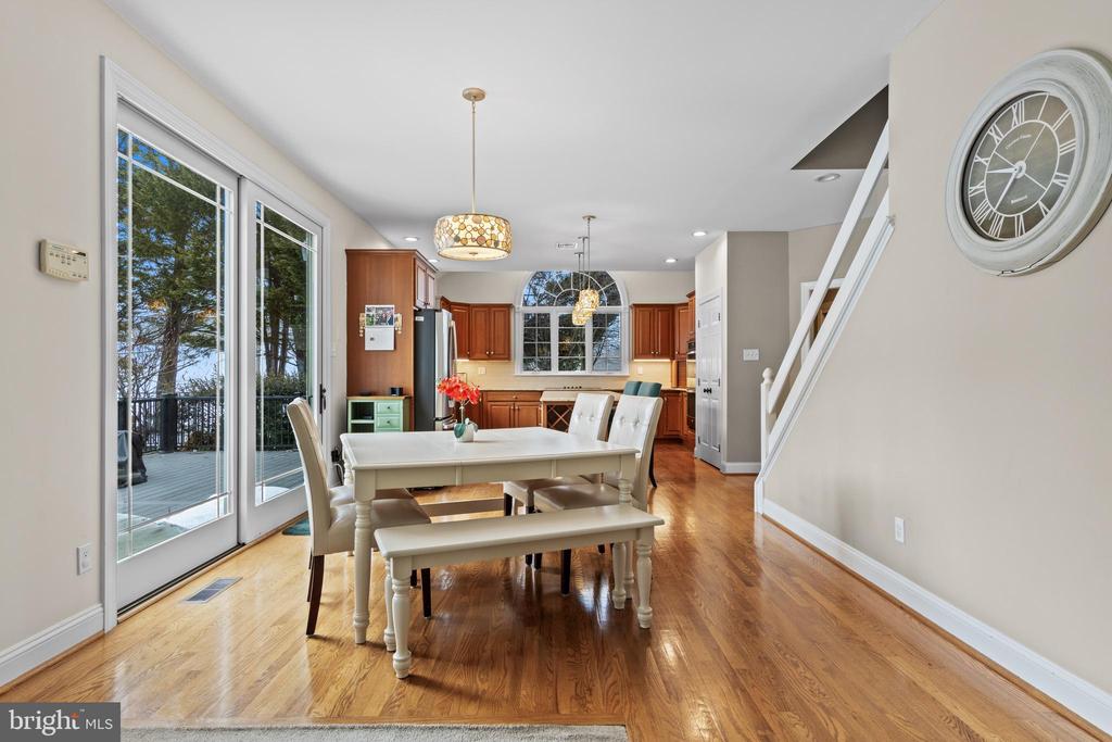 825 BAINBRIDGE DRIVE