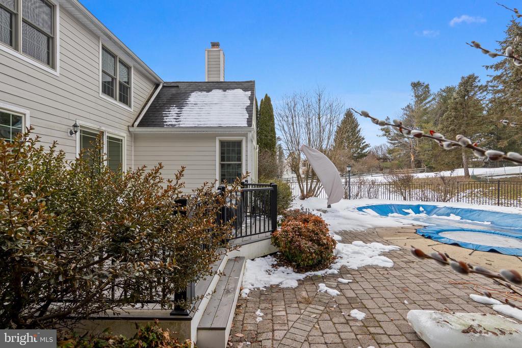 825 BAINBRIDGE DRIVE