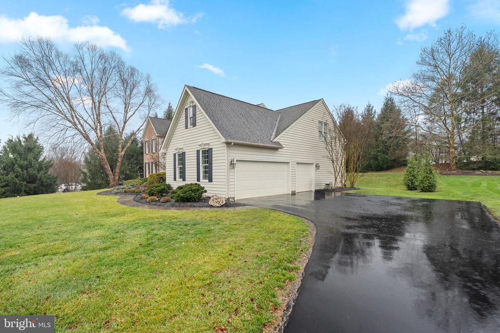 827 KENMARA DRIVE
