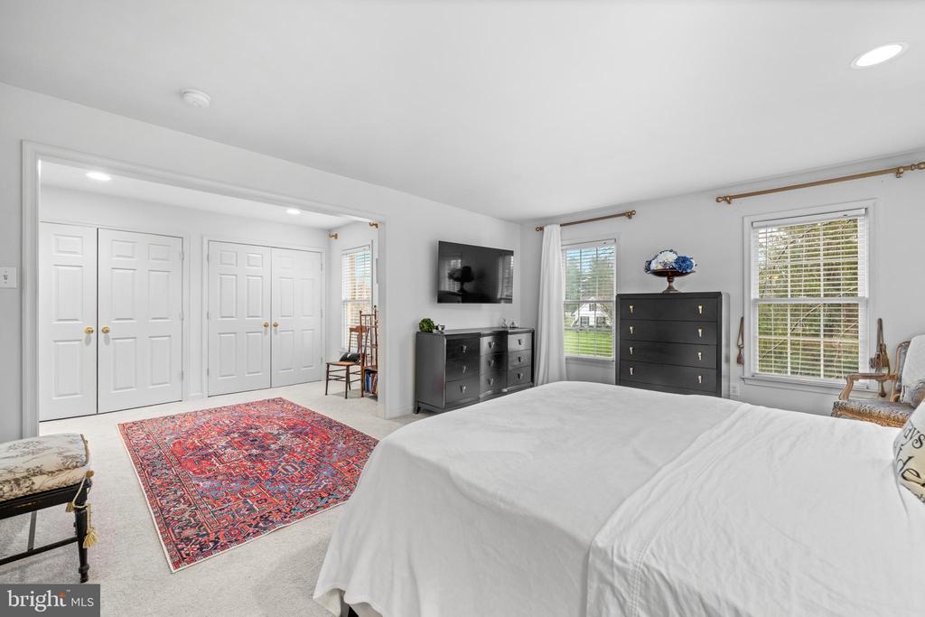 827 KENMARA DRIVE