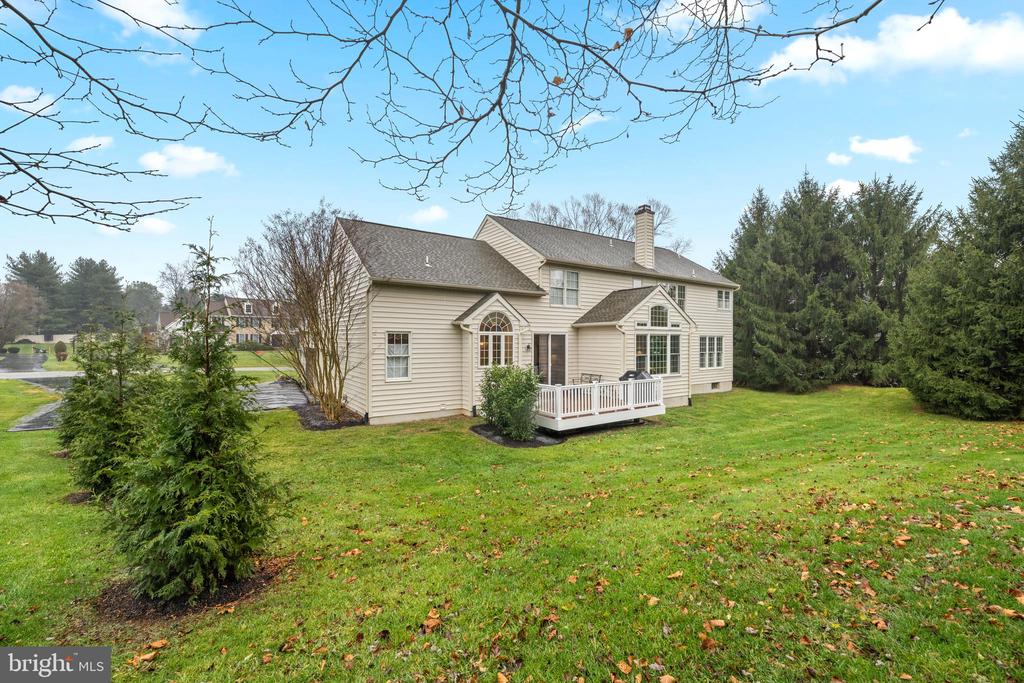 827 KENMARA DRIVE