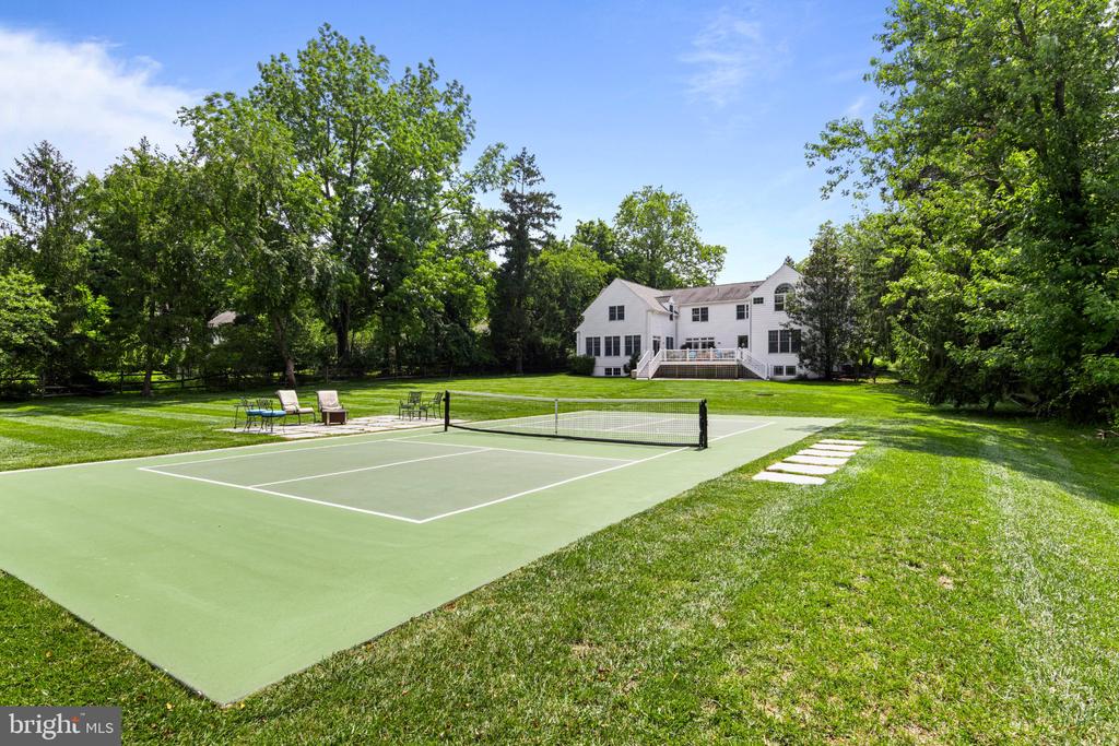225 SUGARTOWN ROAD