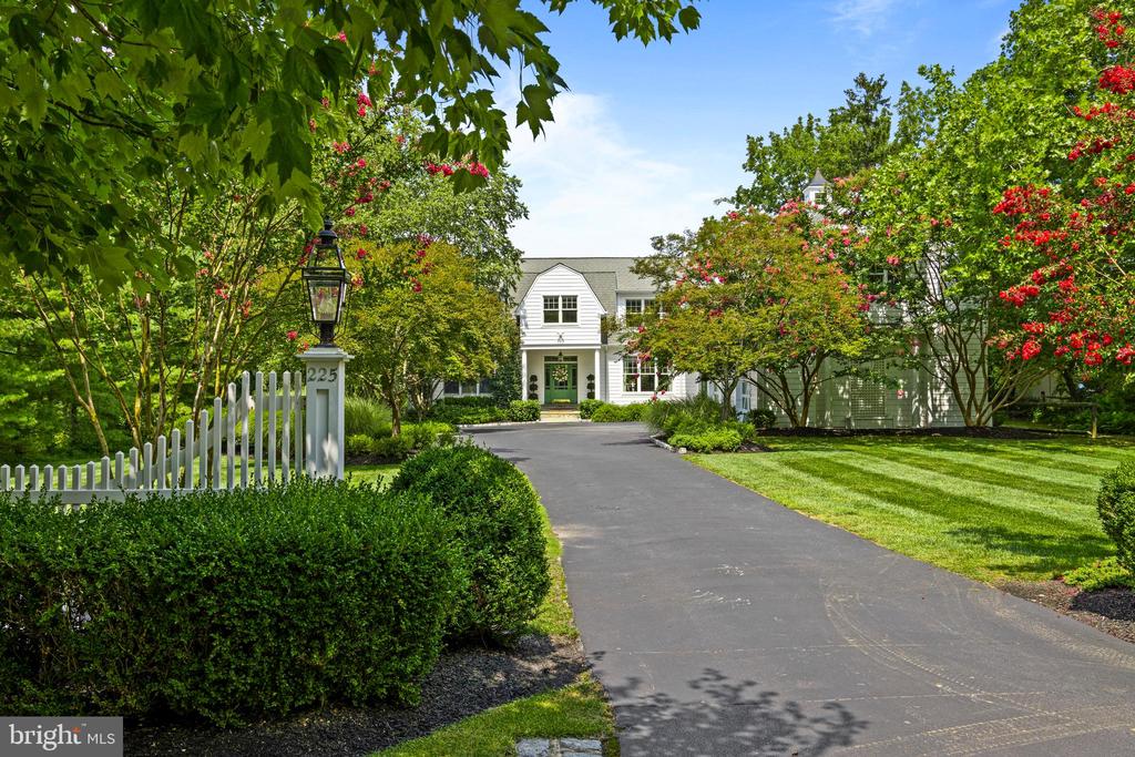 225 SUGARTOWN ROAD