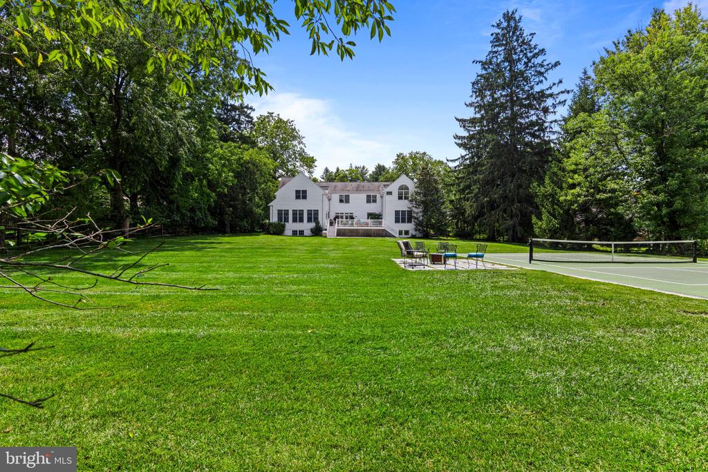 225 SUGARTOWN ROAD