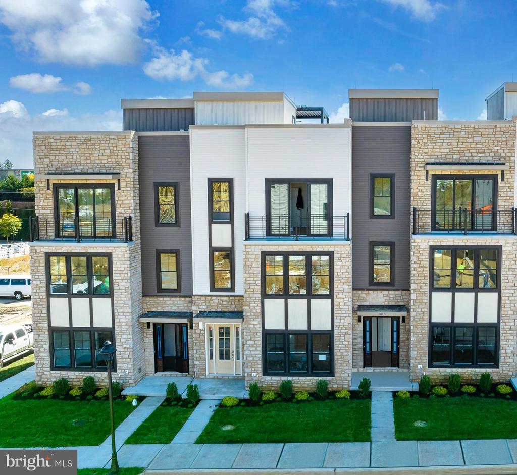 352 PADDOCK CIRCLE Unit: 24C