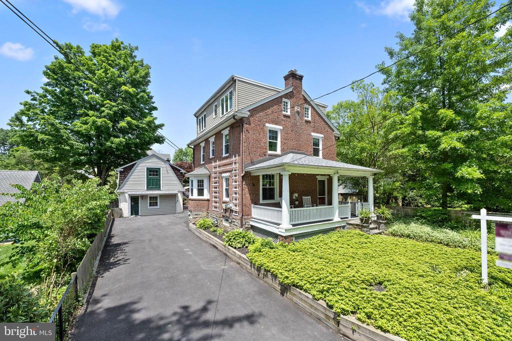 106 S ROBERTS ROAD