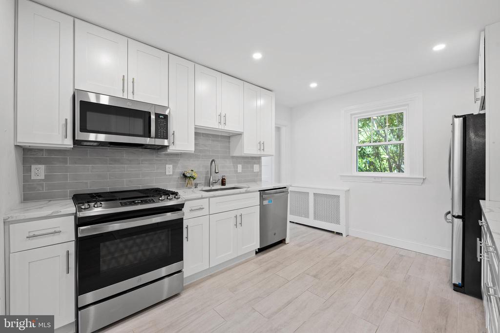 106 S ROBERTS ROAD