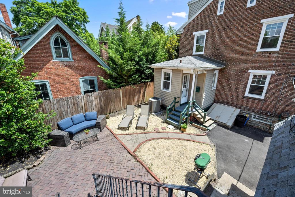 106 S ROBERTS ROAD