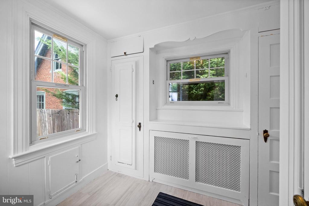 106 S ROBERTS ROAD