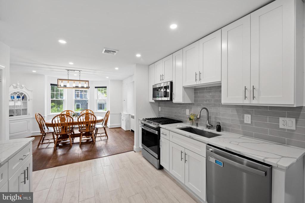 106 S ROBERTS ROAD