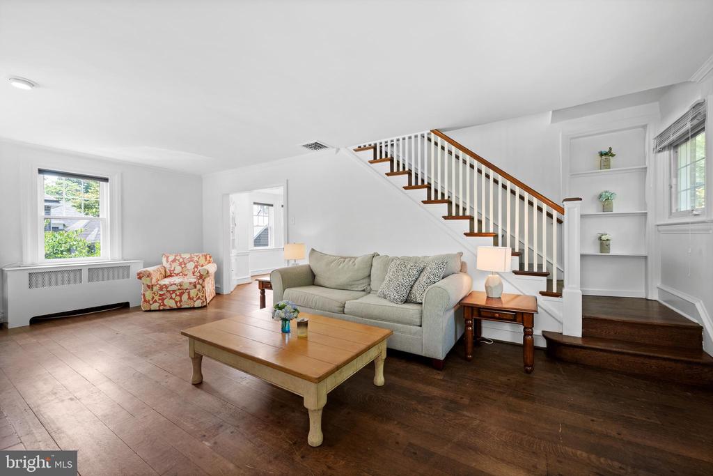 106 S ROBERTS ROAD