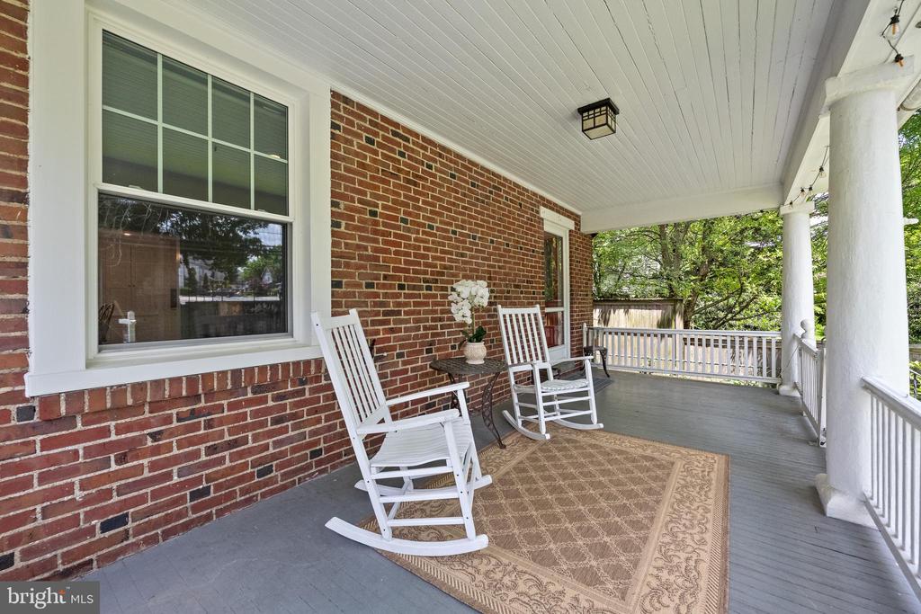 106 S ROBERTS ROAD