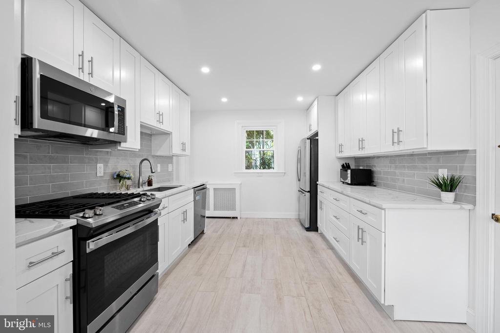 106 S ROBERTS ROAD