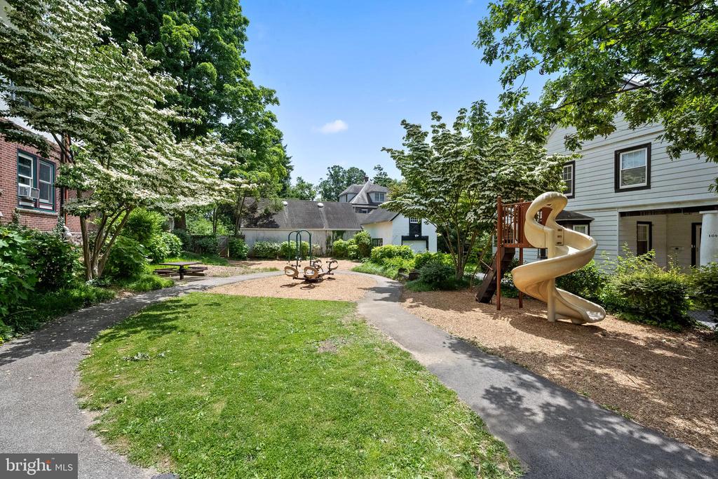 106 S ROBERTS ROAD