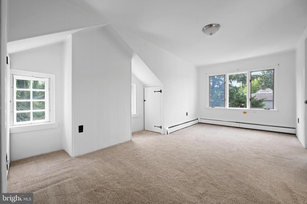 106 S ROBERTS ROAD