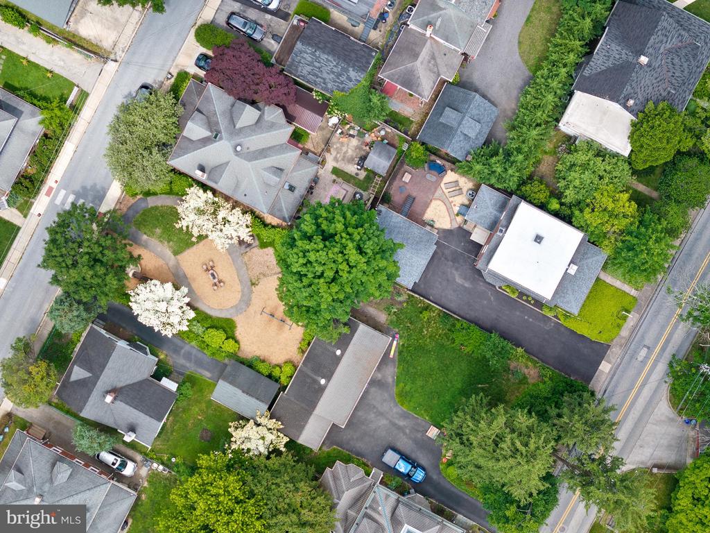 106 S ROBERTS ROAD