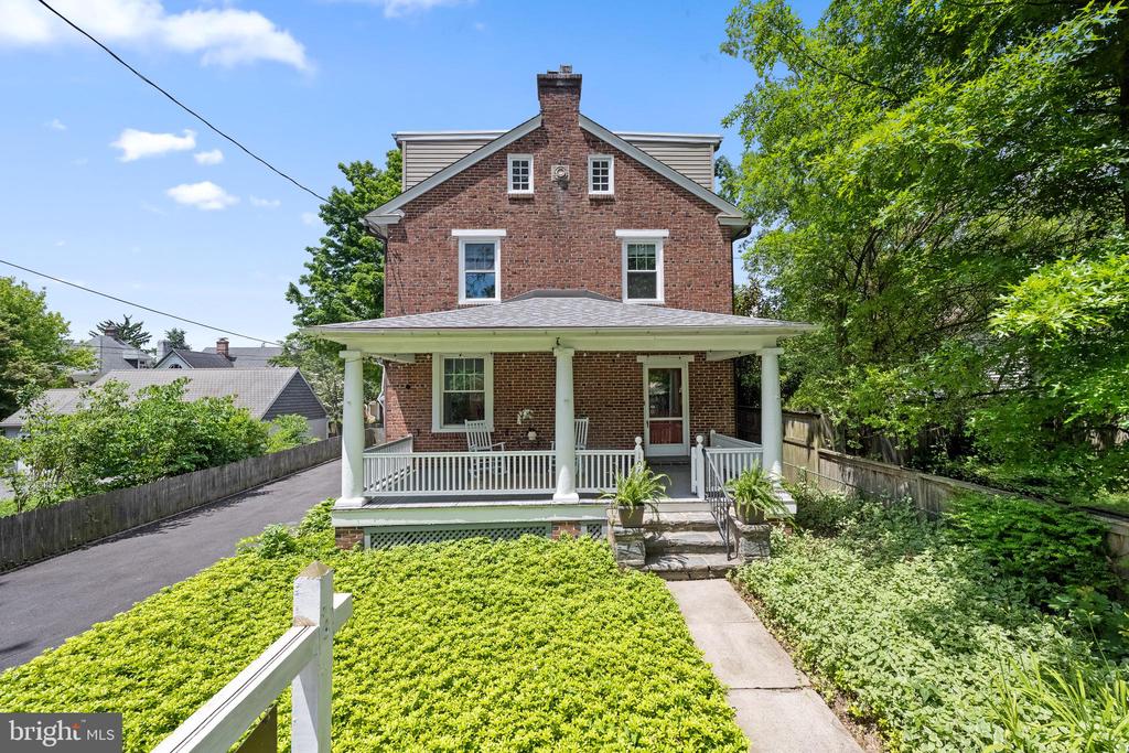 106 S ROBERTS ROAD