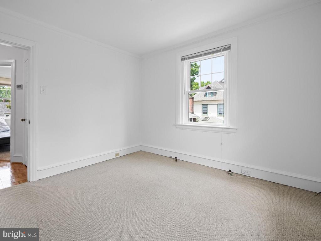 106 S ROBERTS ROAD