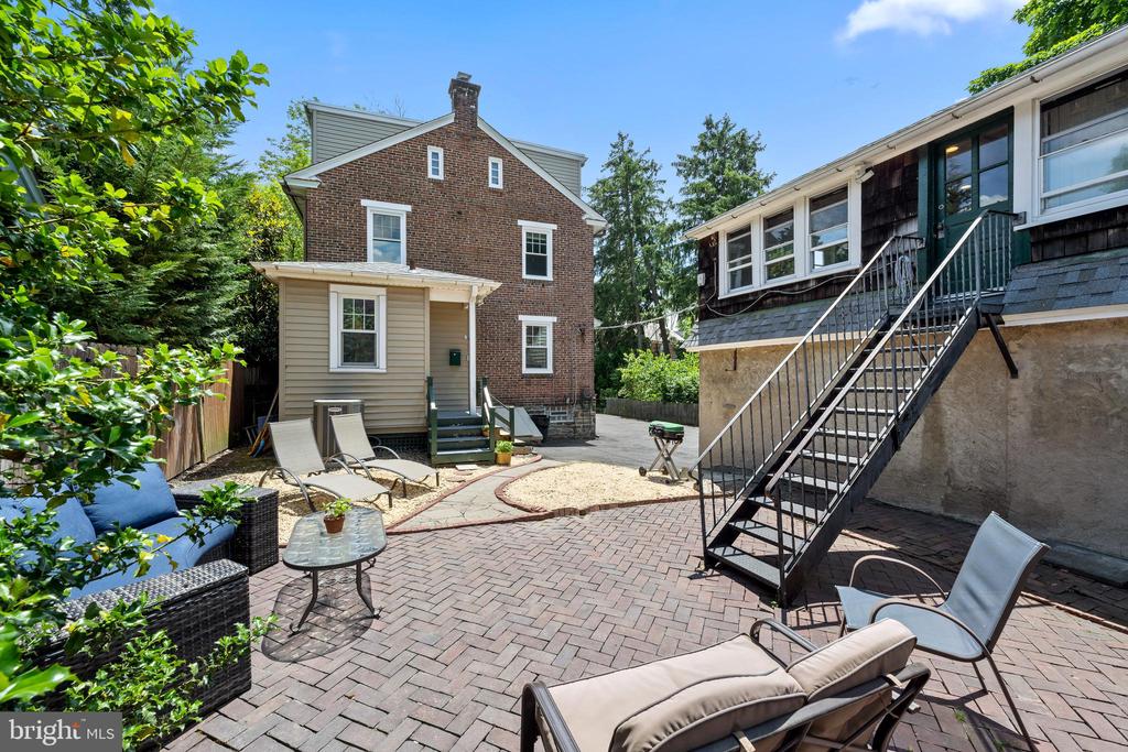 106 S ROBERTS ROAD