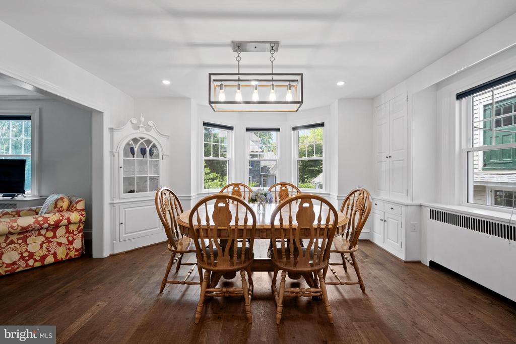 106 S ROBERTS ROAD