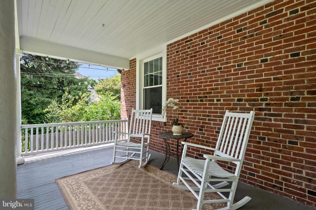 106 S ROBERTS ROAD
