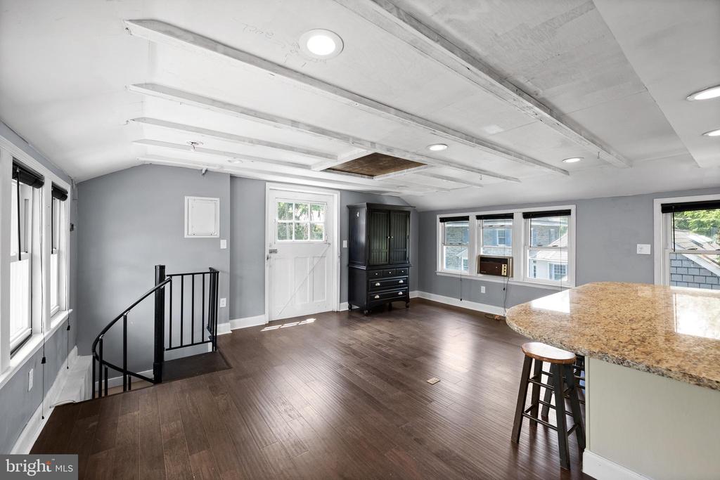 106 S ROBERTS ROAD