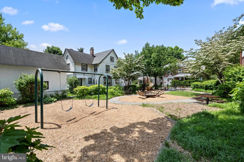 106 S ROBERTS ROAD
