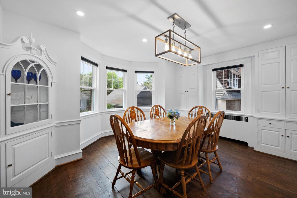 106 S ROBERTS ROAD