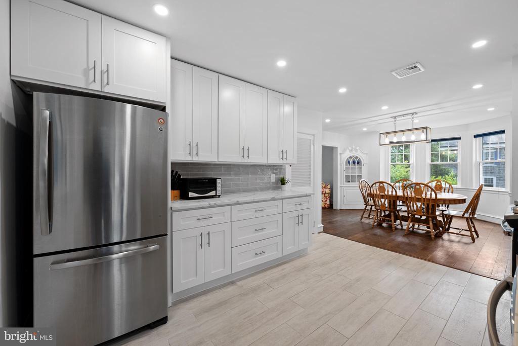 106 S ROBERTS ROAD