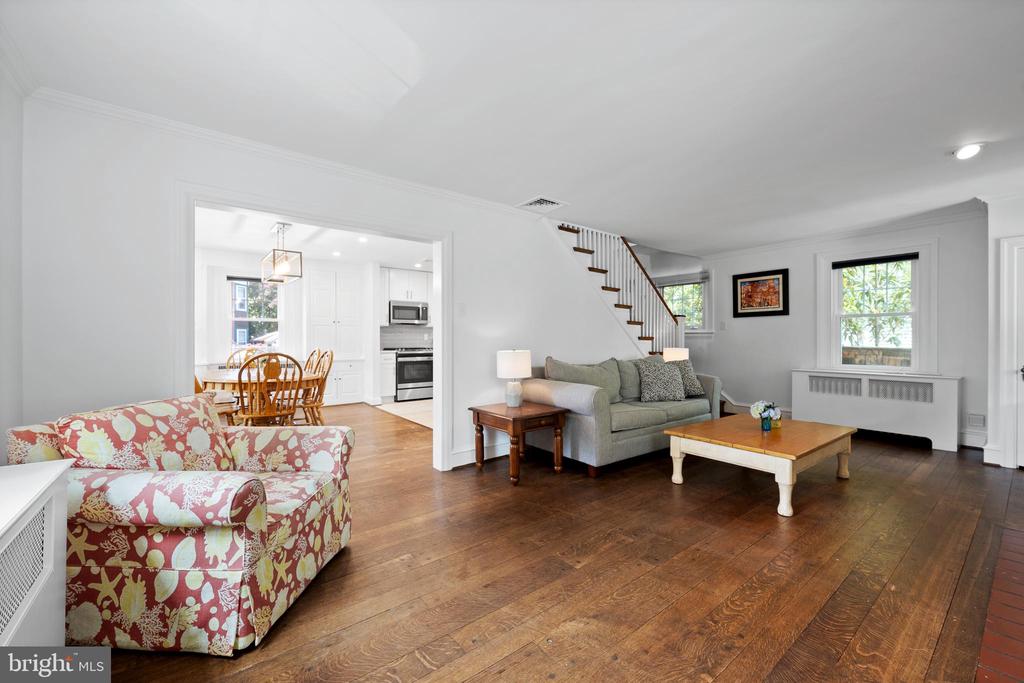 106 S ROBERTS ROAD