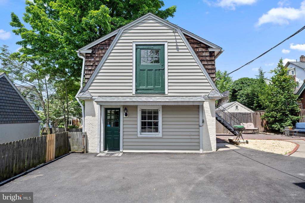 106 S ROBERTS ROAD