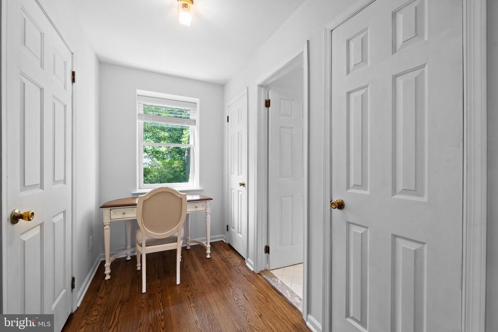 282 S ROBERTS ROAD