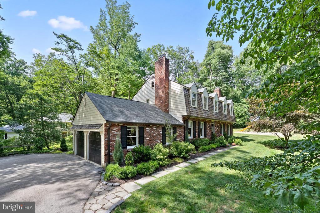 282 S ROBERTS ROAD