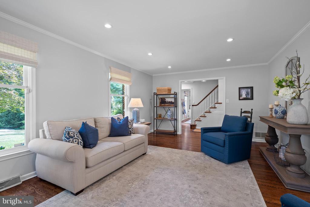 282 S ROBERTS ROAD